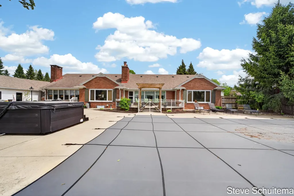 3109 S Bluff Court Hudsonville City MI 49426