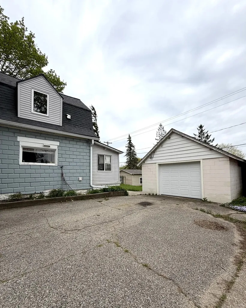 537 W Main Street Fennville City MI 49408