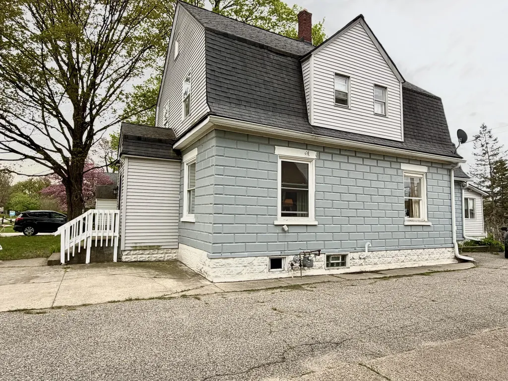 537 W Main Street Fennville City MI 49408