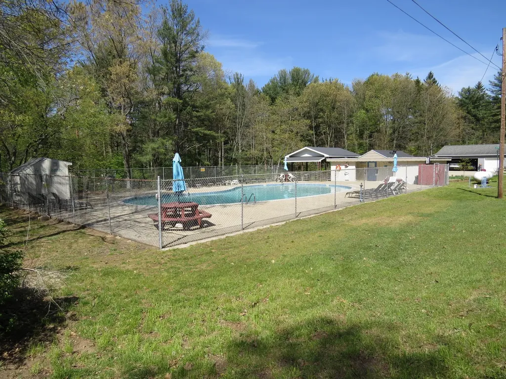 1812 Tomahawk Trail Valley Township MI 49010