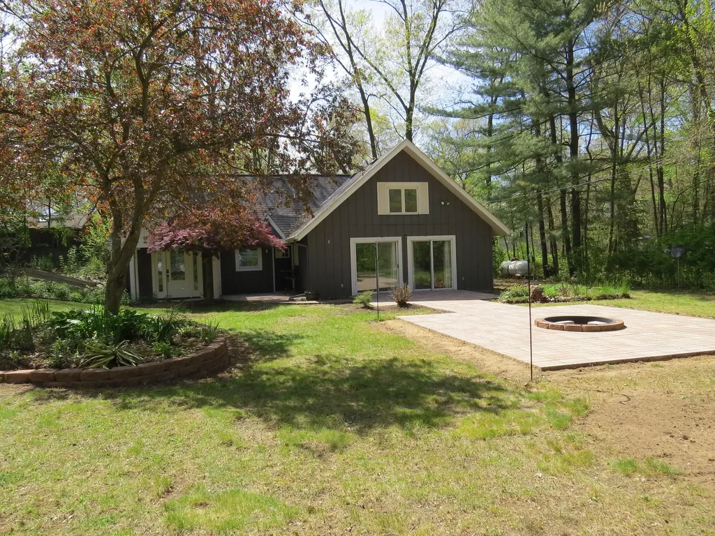 1812 Tomahawk Trail Valley Township MI 49010