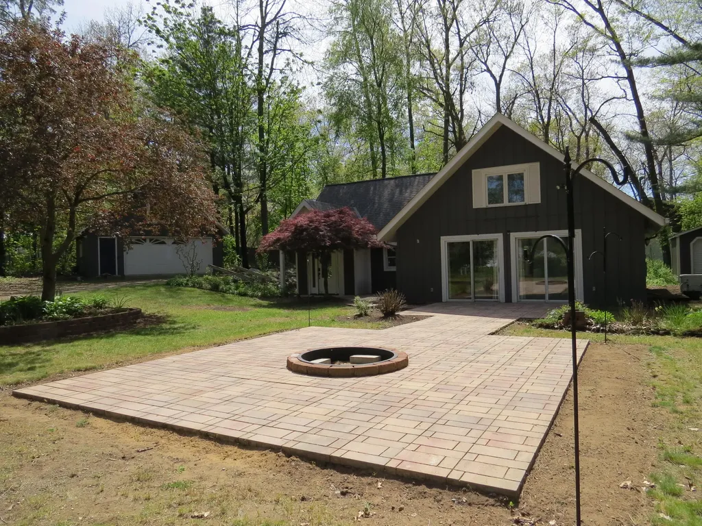 1812 Tomahawk Trail Valley Township MI 49010