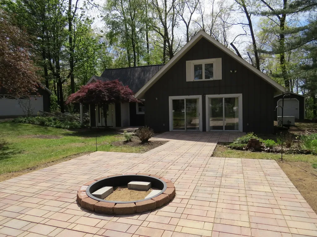 1812 Tomahawk Trail Valley Township MI 49010