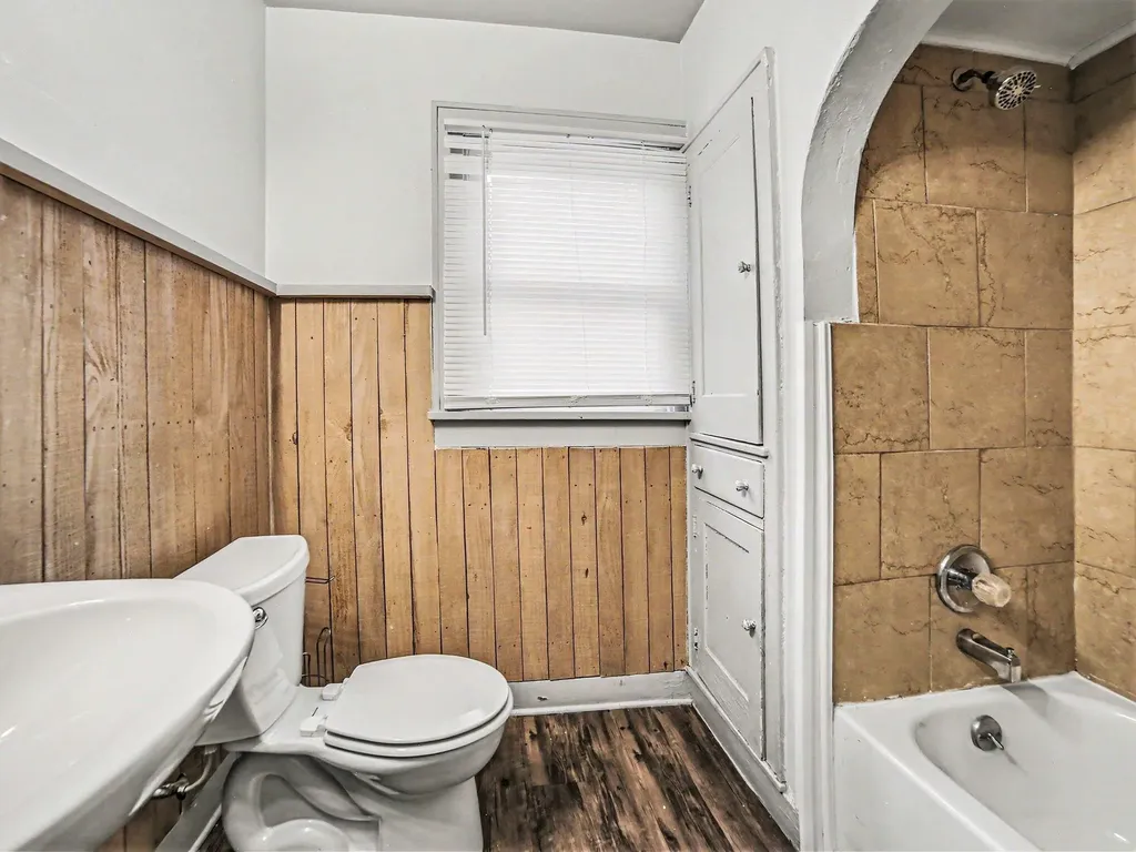 324 Merrill Avenue Muskegon City MI 49441