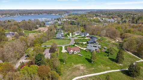 719 Golfview Drive Unknown City MI 49406