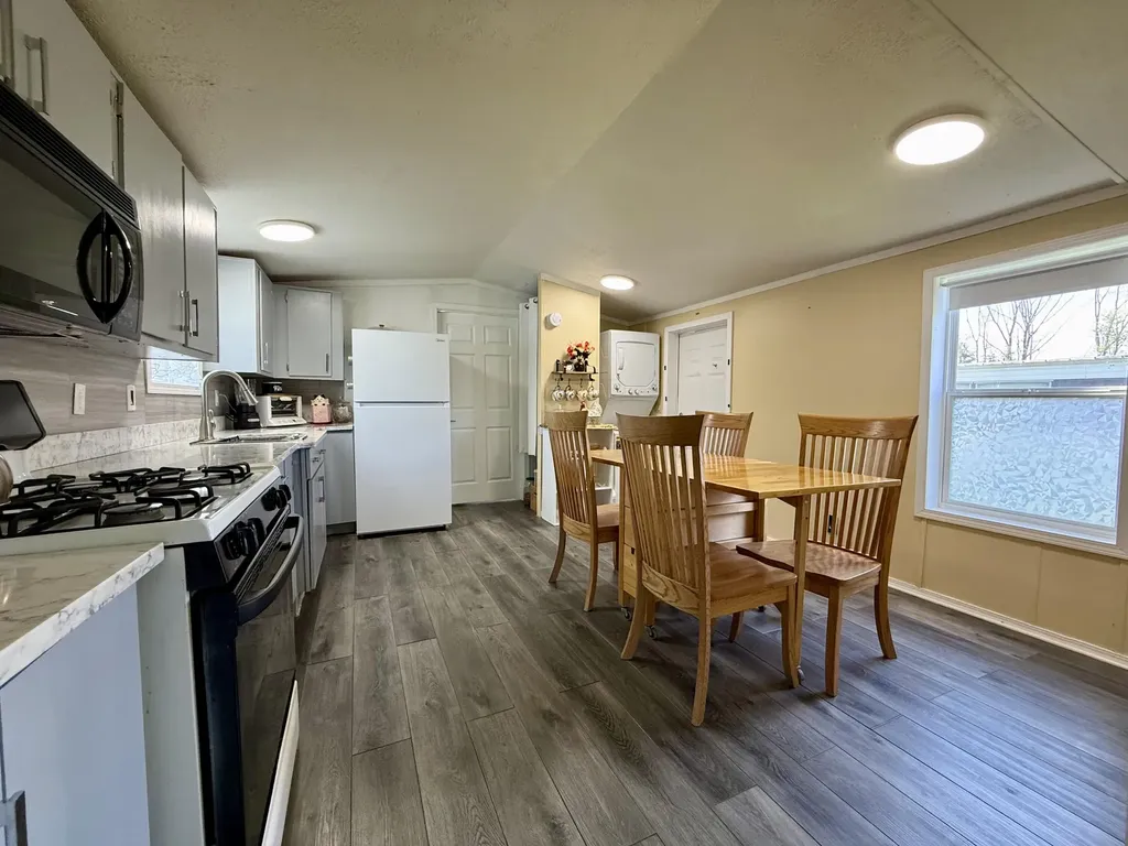333 E Lakewood Boulevard Holland Charter Township MI 49424