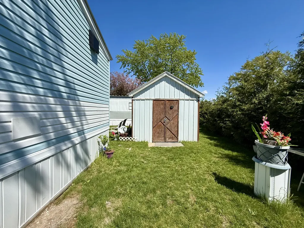 333 E Lakewood Boulevard Holland Charter Township MI 49424