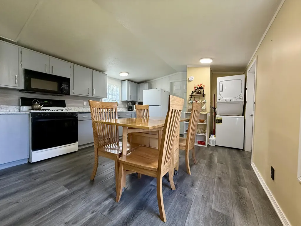 333 E Lakewood Boulevard Holland Charter Township MI 49424