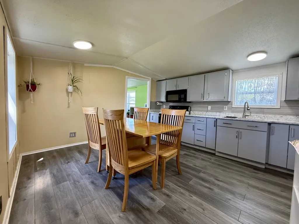 333 E Lakewood Boulevard Holland Charter Township MI 49424