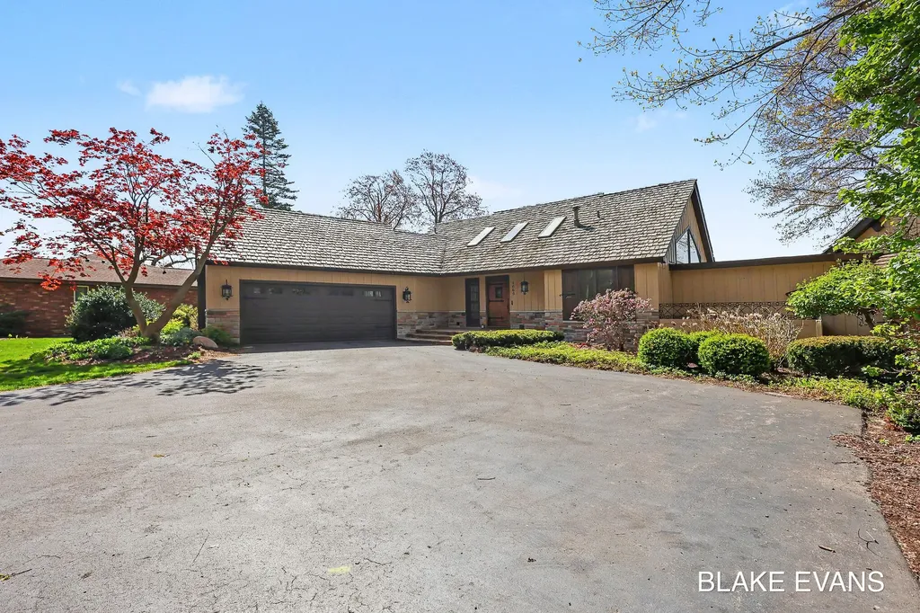4069 Forest Point Drive Norton Shores City MI 49441