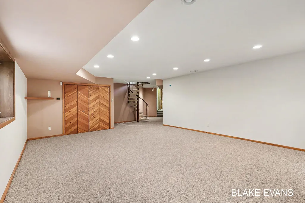 4069 Forest Point Drive Norton Shores City MI 49441