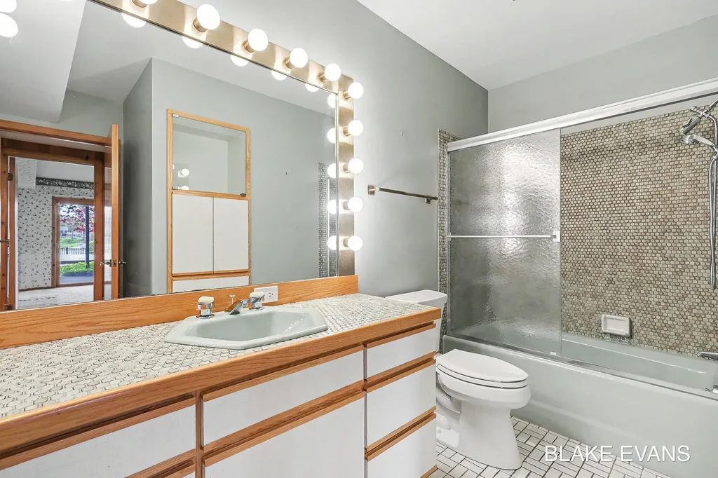 4069 Forest Point Drive Norton Shores City MI 49441