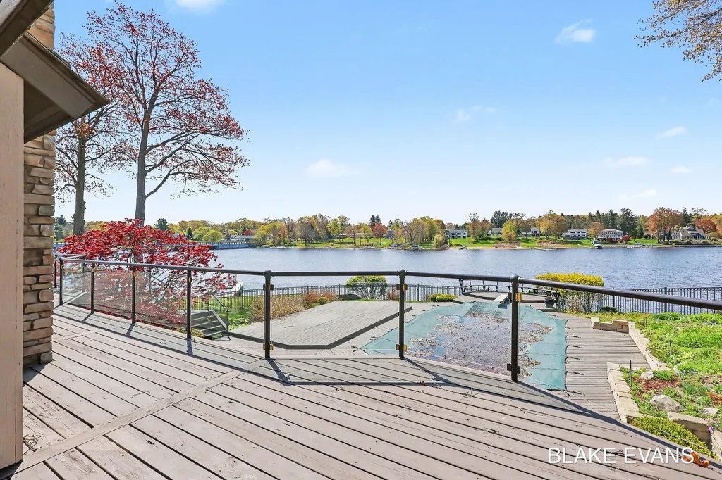 4069 Forest Point Drive Norton Shores City MI 49441