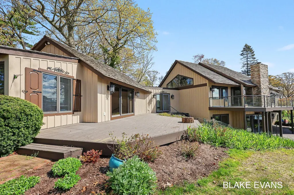 4069 Forest Point Drive Norton Shores City MI 49441