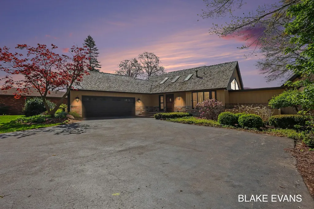 4069 Forest Point Drive Norton Shores City MI 49441