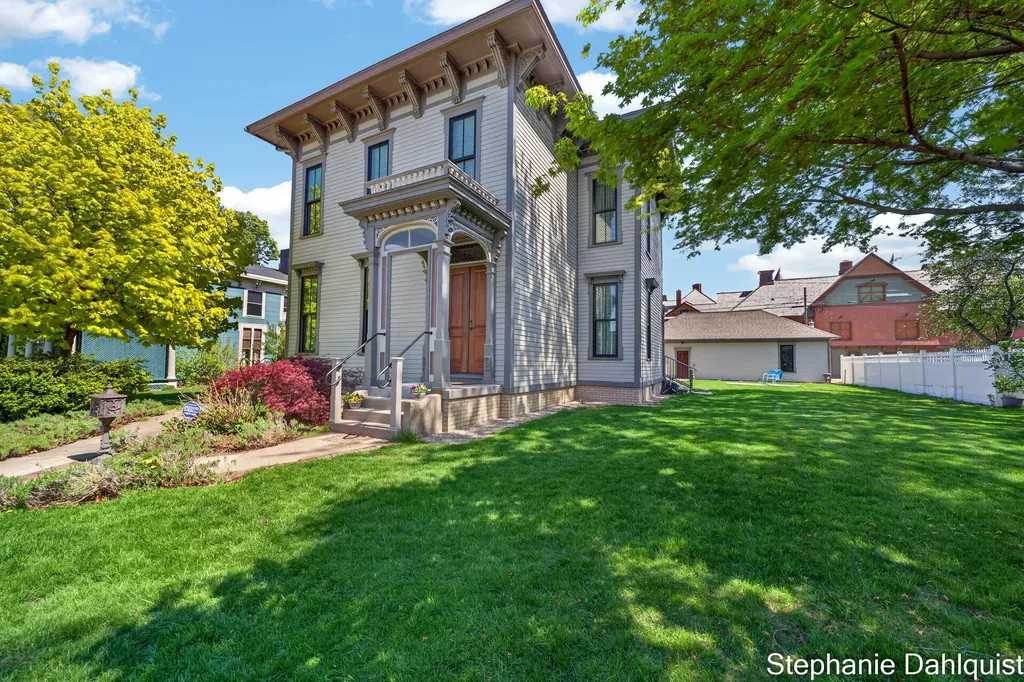 511 W Clay Avenue Muskegon City MI 49440