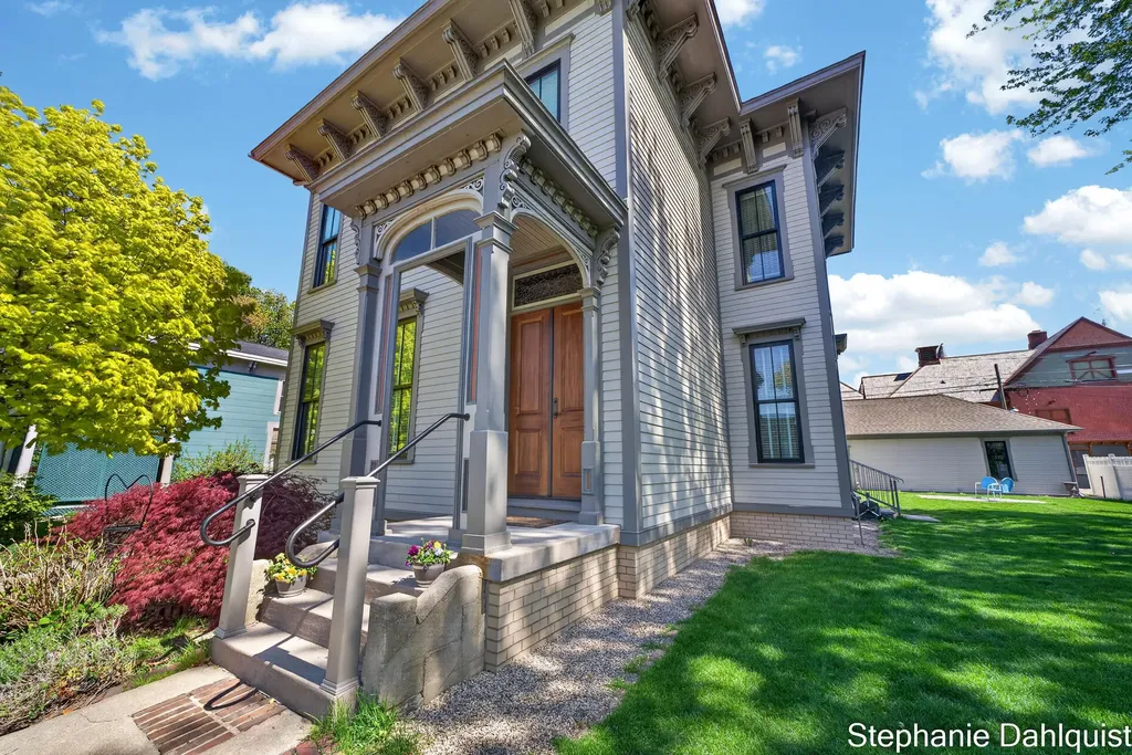 511 W Clay Avenue Muskegon City MI 49440