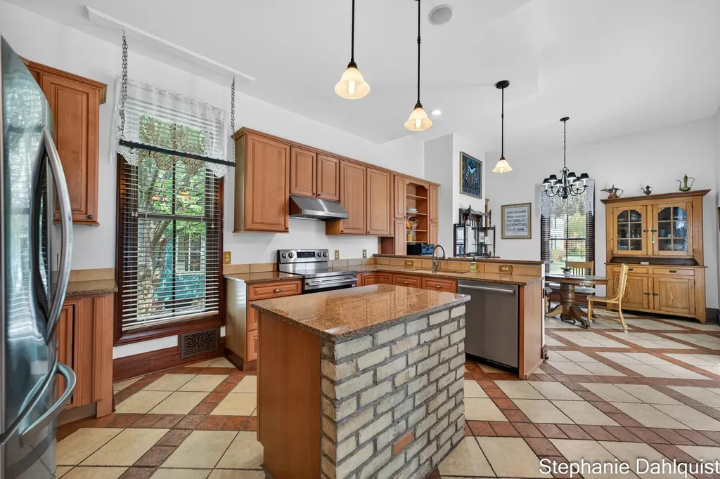 511 W Clay Avenue Muskegon City MI 49440