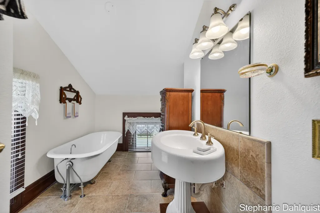 511 W Clay Avenue Muskegon City MI 49440