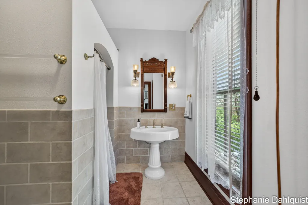 511 W Clay Avenue Muskegon City MI 49440