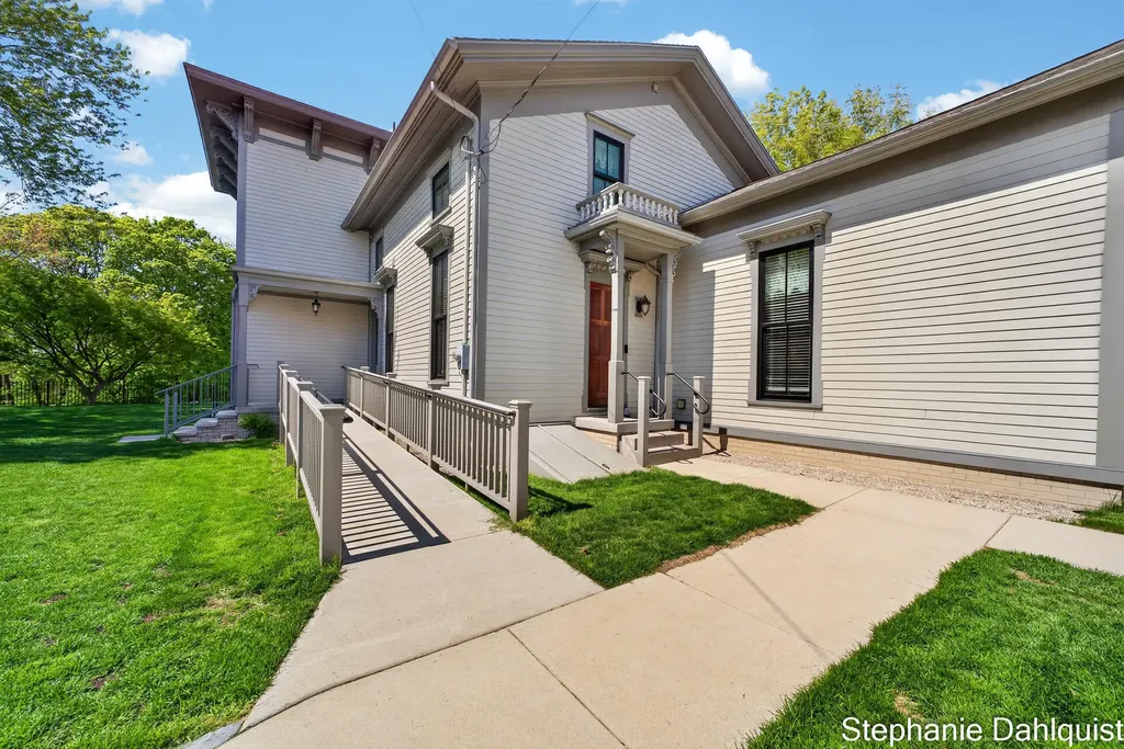 511 W Clay Avenue Muskegon City MI 49440