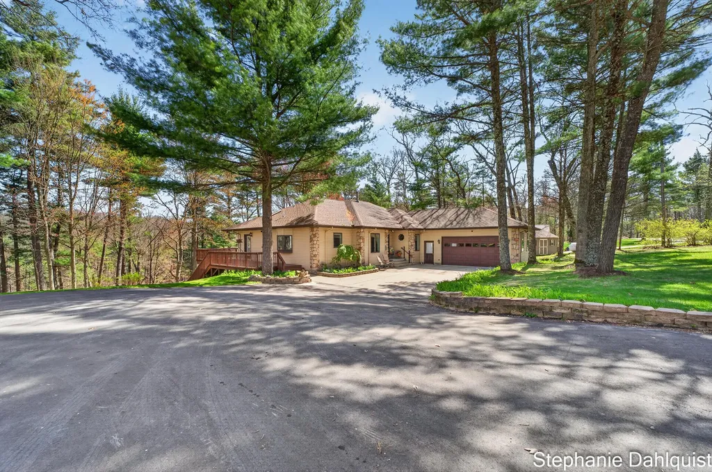 9160 Mill Pond Trail Whitehall Township MI 49461