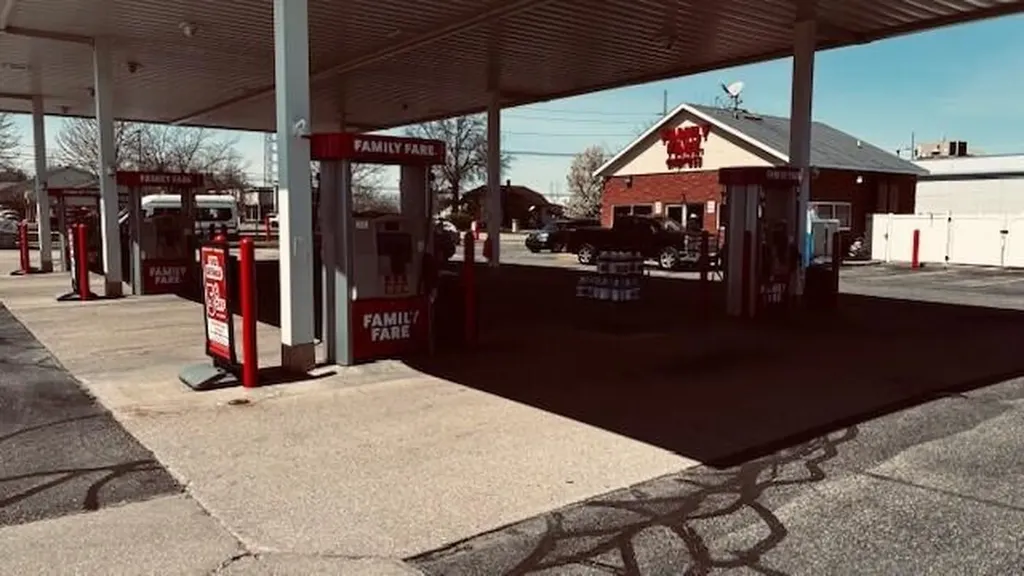1149 S Washington Avenue Holland City MI 49423