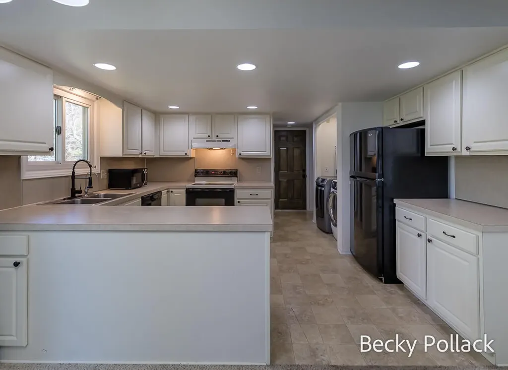 338 N 145th Avenue Park Township MI 49424