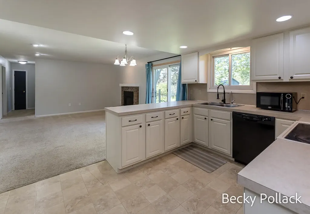 338 N 145th Avenue Park Township MI 49424
