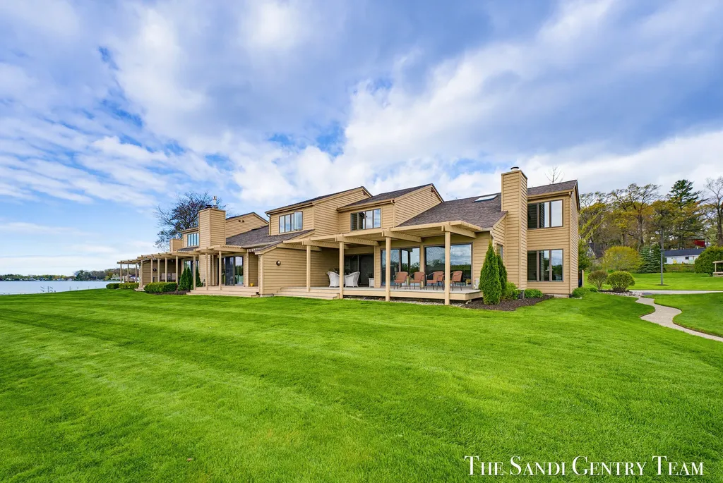 15780 N Prospect Point Drive Spring Lake Township MI 49456