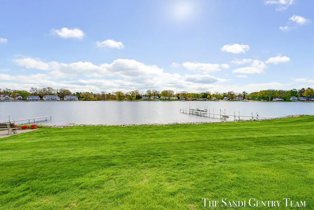 15780 N Prospect Point Drive Spring Lake Township MI 49456