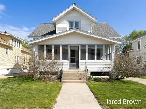 1039 Pennoyer Avenue Grand Haven City MI 49417
