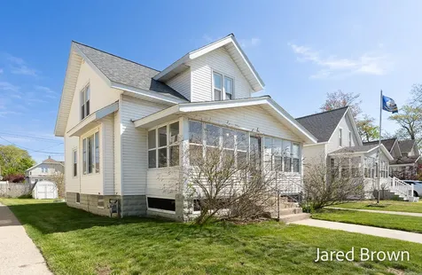 1039 Pennoyer Avenue Grand Haven City MI 49417
