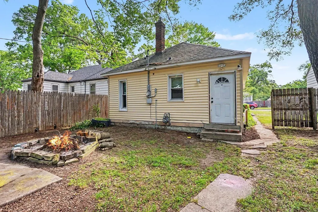 3013 Leahy Street Muskegon Heights City MI 49444