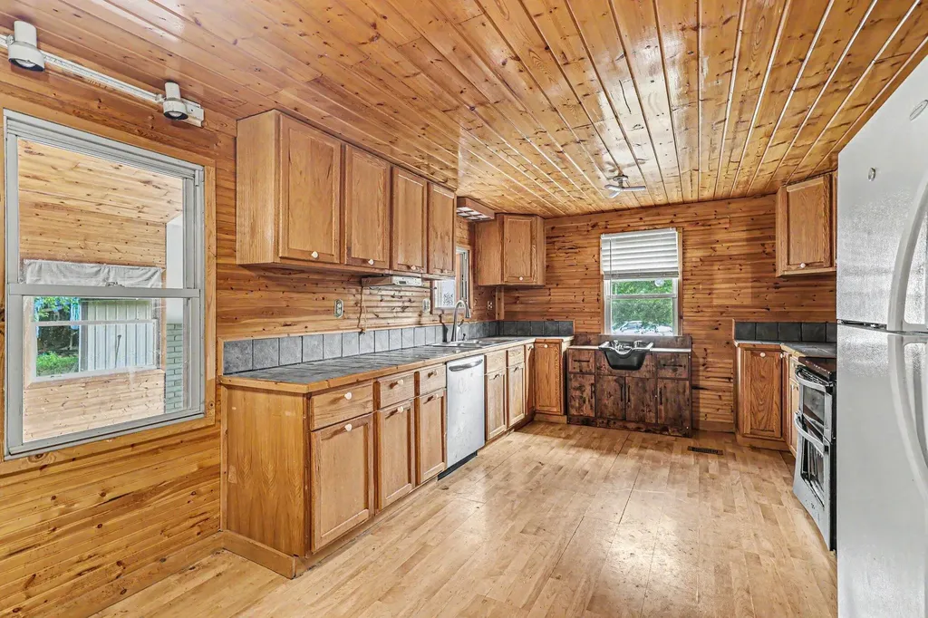 11151 Us Highway 31 Montague Township MI 49437
