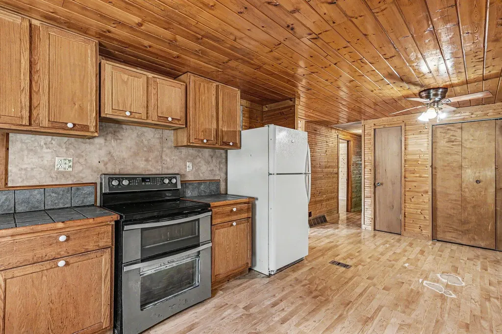 11151 Us Highway 31 Montague Township MI 49437