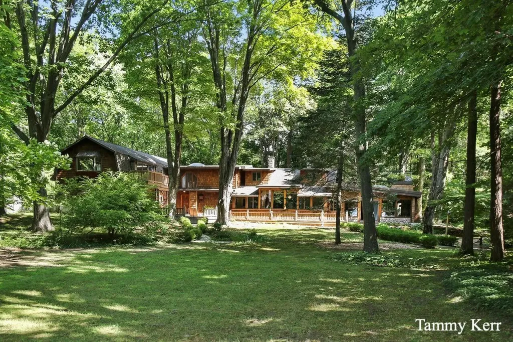 2450 Lakeshore Drive Saugatuck Township MI 49408