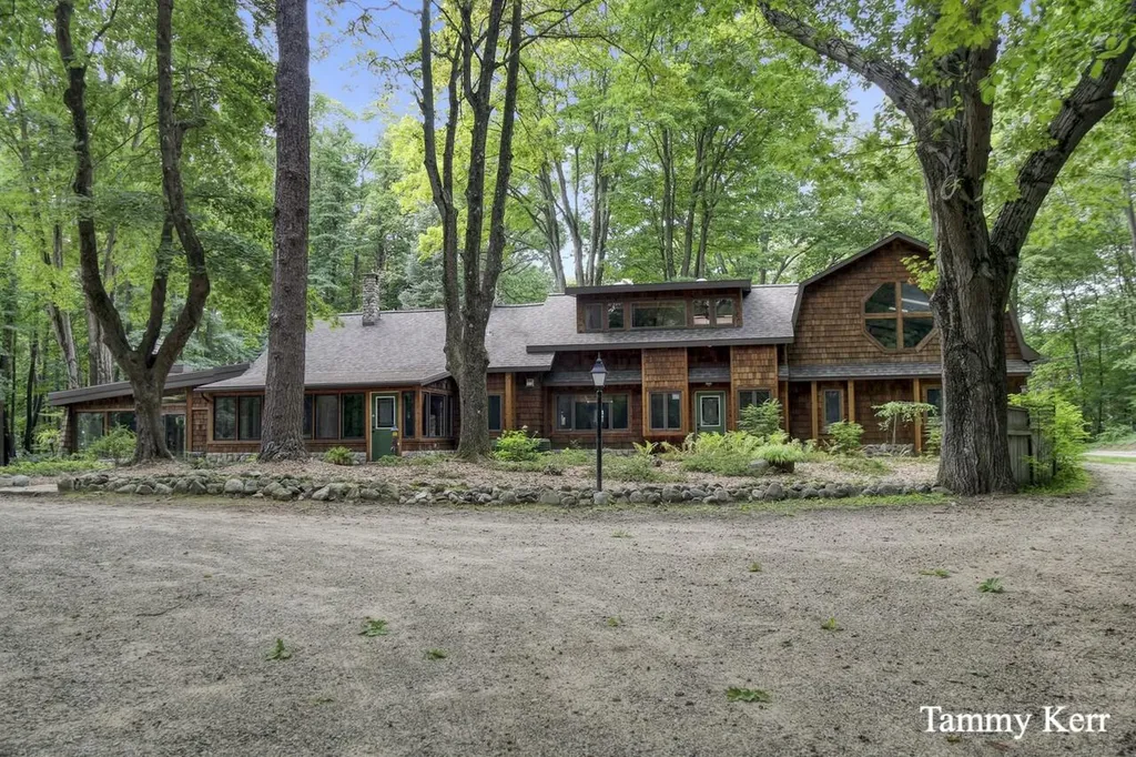 2450 Lakeshore Drive Saugatuck Township MI 49408