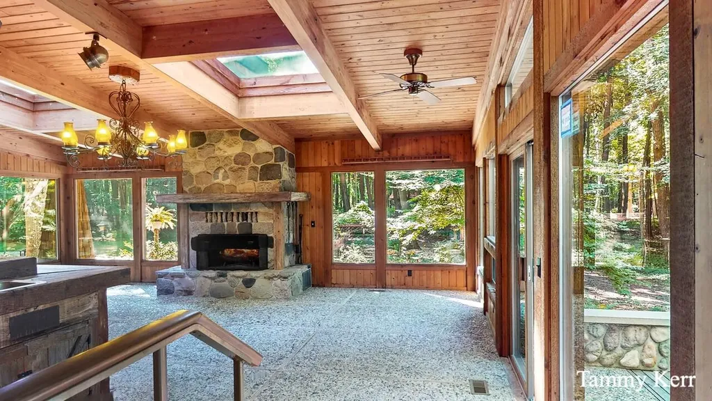 2450 Lakeshore Drive Saugatuck Township MI 49408