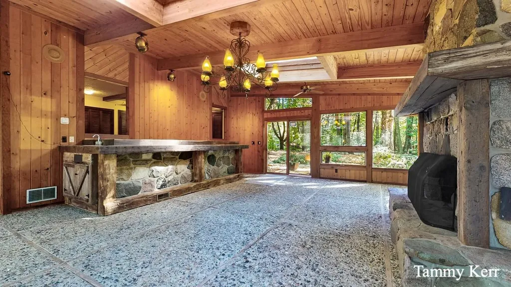 2450 Lakeshore Drive Saugatuck Township MI 49408