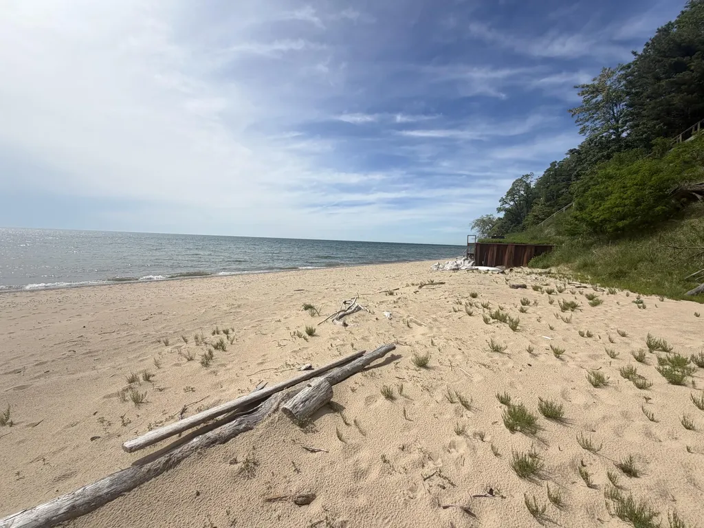2450 Lakeshore Drive Saugatuck Township MI 49408