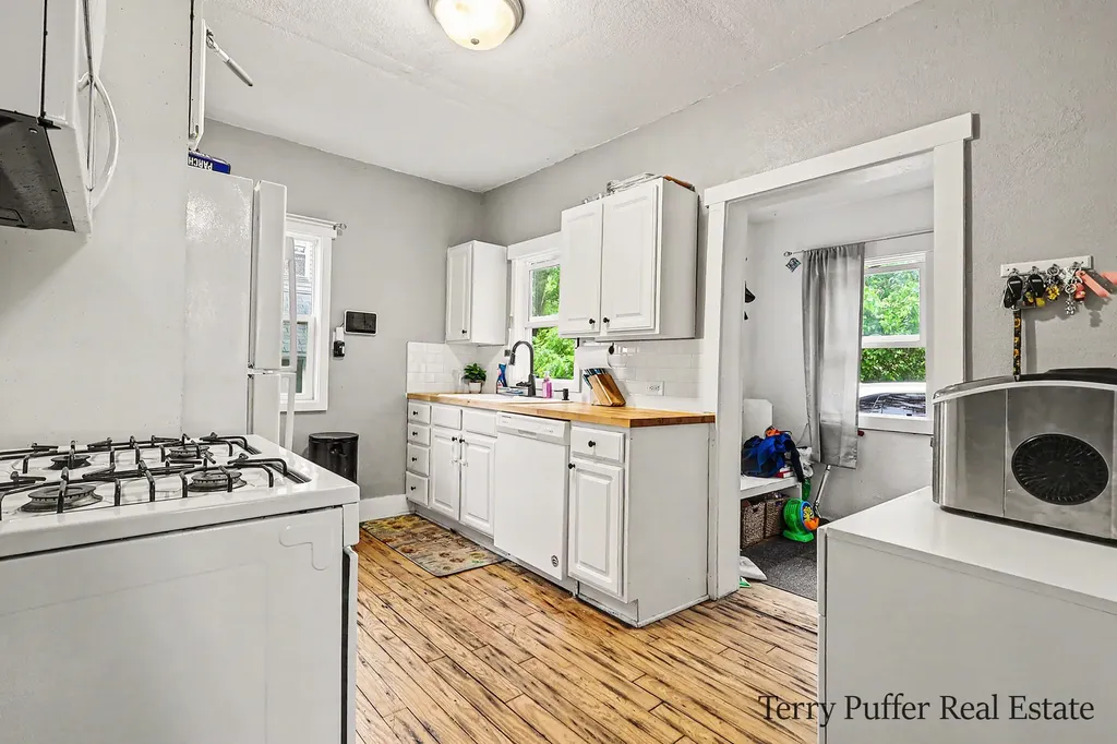 488 W Southern Avenue Muskegon City MI 49441
