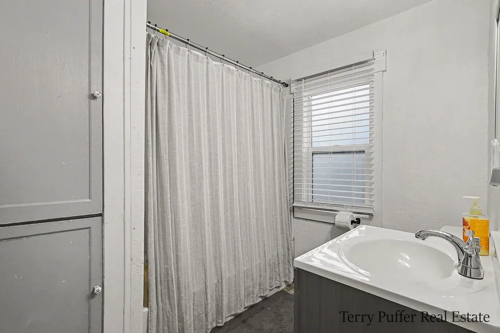 488 W Southern Avenue Muskegon City MI 49441