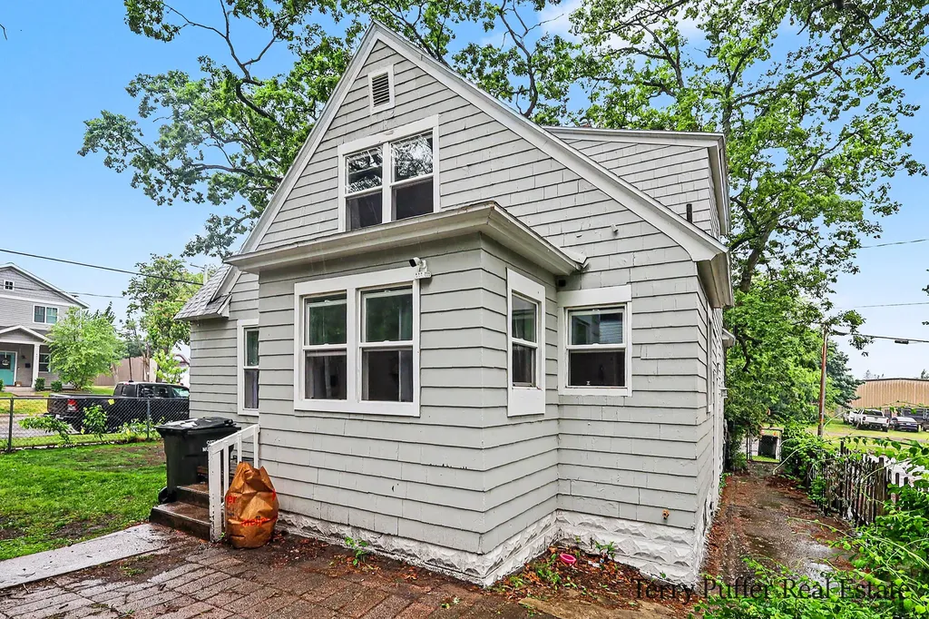 488 W Southern Avenue Muskegon City MI 49441