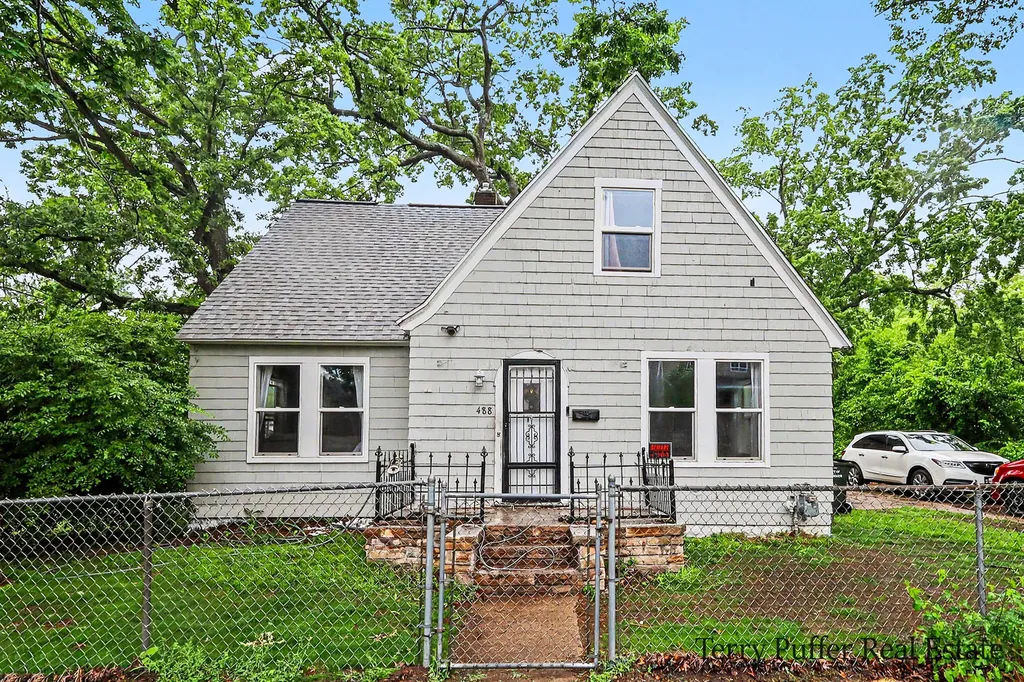 488 W Southern Avenue Muskegon City MI 49441