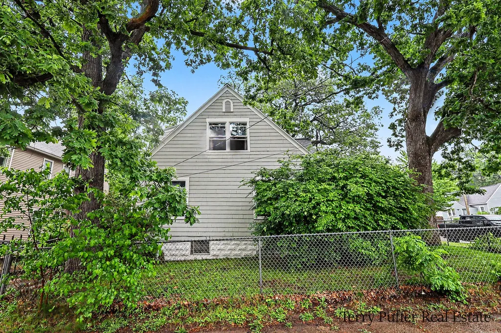 488 W Southern Avenue Muskegon City MI 49441