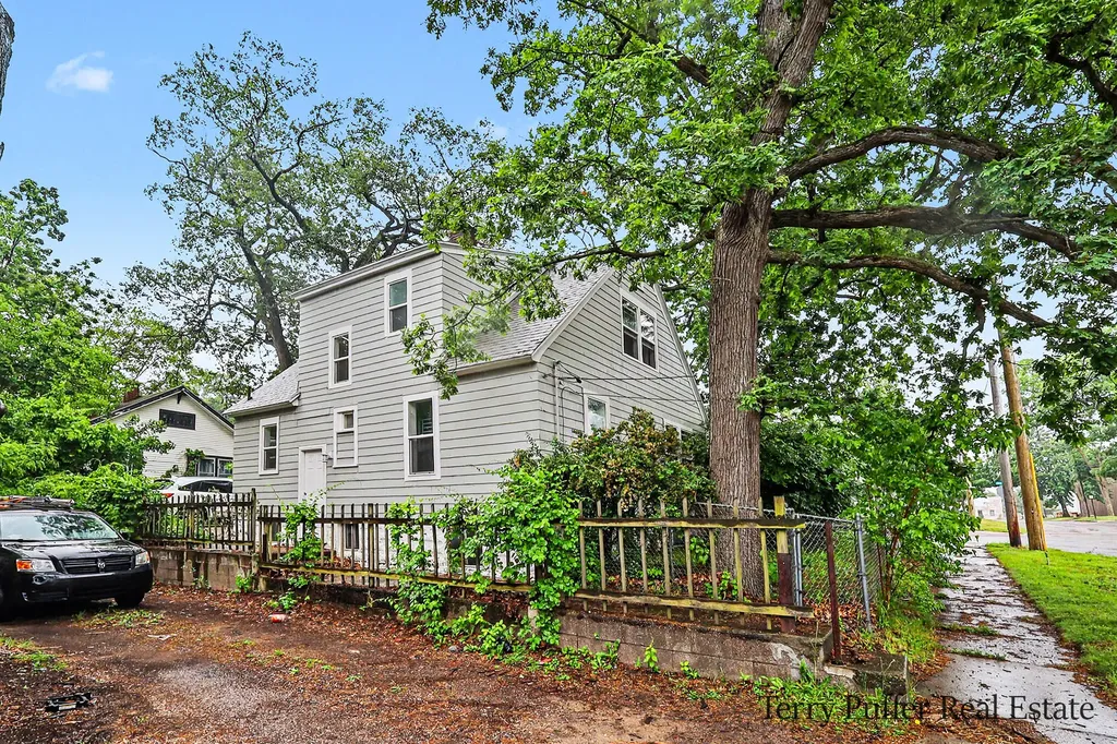 488 W Southern Avenue Muskegon City MI 49441