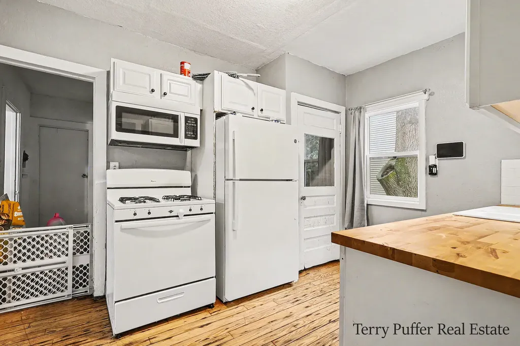 488 W Southern Avenue Muskegon City MI 49441