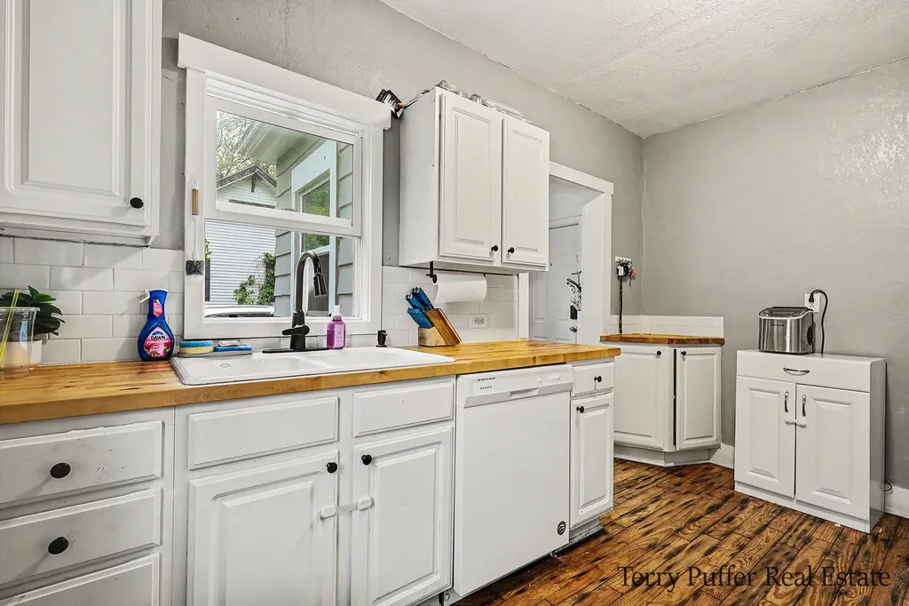 488 W Southern Avenue Muskegon City MI 49441