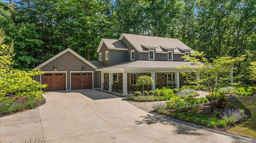 317 N Lakeshore Avenue Park Township MI 49424